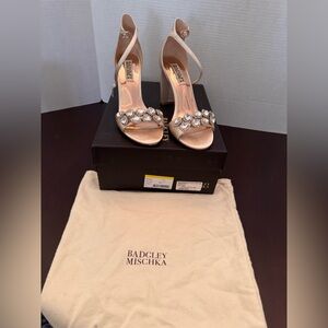 Badgley Mischka Women's Elegant Cream Heels